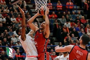 Milano brilla e combatte, vittoria preziosa e Monaco battuto in volata 86-80