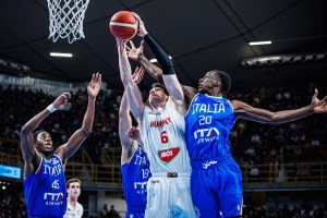 L’Italbasket cala nel quarto quarto e chiude con una sconfitta con l’Ungheria