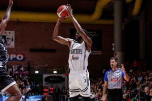 Virtus Bologna, contro Varese l’ultima di Justin Holiday