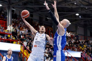 Pangos e Totè regalano al Napoli Basket la vittoria sulla Germani Brescia