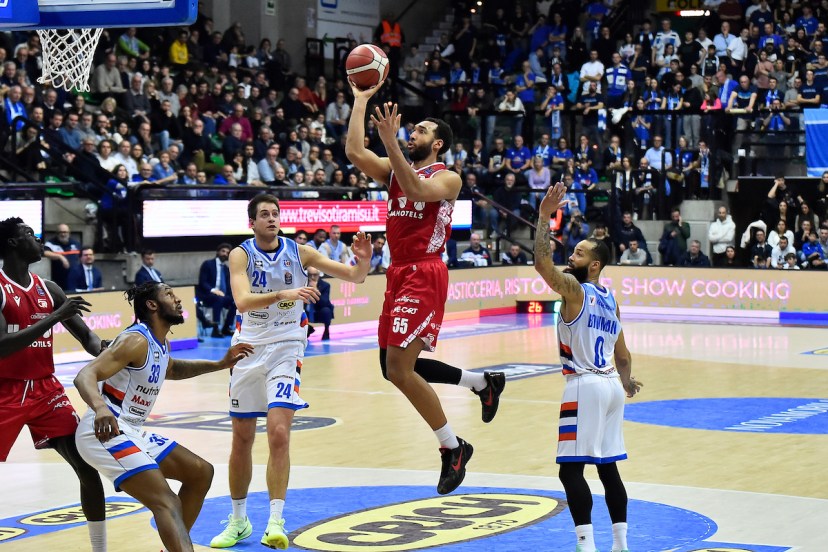 Terza vittoria in fila per la Pallacanestro Reggiana (quarta in fila con la BCL), trascinata da Cheatham in overtime sul campo di Treviso. Per i padroni di casa è invece il quarto ko nelle ultime cinque gare. XX-XX il finale. Reggio sale a quota 24, mantenendo la zona playoff, Treviso invece resta a 16 e si allontana sempre più dalla post-season, anche se resta a +8 sul fondo della classifica. Per i padroni di casa 19 di Olisevicius, 17 di Bowman e 16 con 10 rimbalzi di Palicup, seconda doppia doppia in fila. Per la Reggiana 19 di Winston, 19 di Smith, 14 di Barford.
