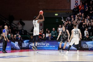 Justin Holiday: “Felice di essere qui a Bologna, una città che vive e respira basket”