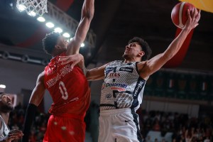 Trento continua a correre, Varese perde ancora ed esce tra i fischi