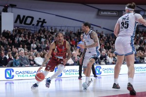 La Reyer Venezia stritola il Napoli Basket, comoda vittoria