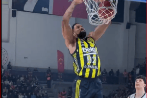 Fenerbahce close to contract extension with Khem Birch