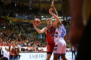 Trieste supera nettamente Treviso con la coppia Brown-Johnson