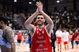 Dinamo Sassari, interesse per la guardia-ala Justin James, vicino Marco Ceron
