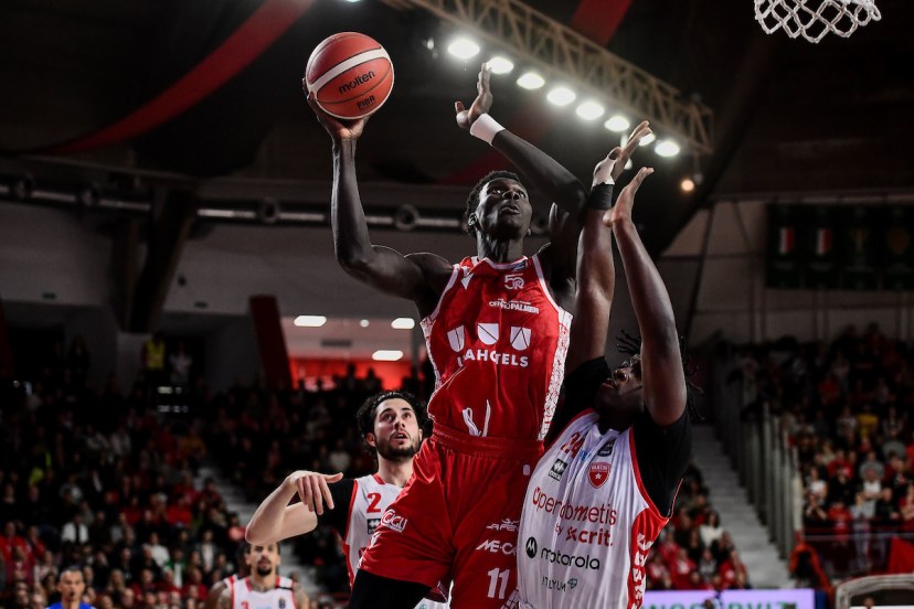 Reggio Emilia domina Varese: vittoria netta e crisi nera per l’Openjobmetis