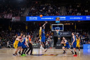Tenerife sbanca il Palau e sogna in grande. Baskonia riaggancia i playoff, Madrid solo al comando