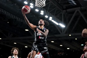 Belinelli prima, Morgan poi: il derby tra Virtus e Olimpia sorride a Bologna