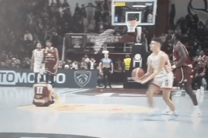 Trapani Shark-Pallacanestro Varese, gli episodi che hanno fatto infuriare i tifosi biancorossi