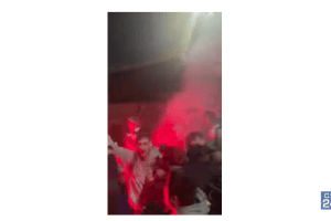 “Lasciatemi cantare”. La festa dei tifosi di Napoli Basket dopo la vittoria nel derby