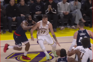 Lakers, la risposta dei fratelli Buss a Jeanie: “Restiamo uniti sulla decisione di vendere”