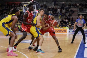 21+7 assist di Winston, l’UnaHotels Reggio Emilia vince sul campo della Givova Scafati