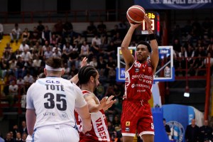 La Pallacanestro Varese vince a Napoli, è salvezza?