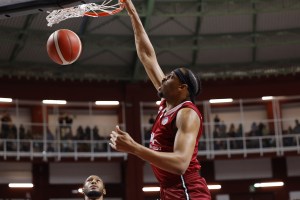 Trapani batte Treviso 95-82 e mantiene salda la vetta. Granata virtualmente ai playoff