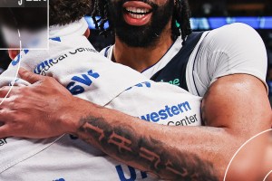 Anthony Davis eroico: 34 punti con l’occhio bendato e i Mavericks battono Atlanta