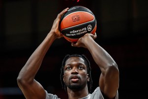 Olympiacos: Nathan Mensah says goodbye