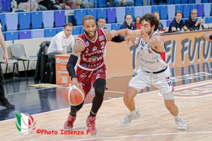 L’Urania spreca una preziosa occasione, Banks trascina Livorno alla vittoria 94-84