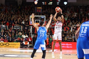 Hands firma il successo di Varese su Sassari, la salvezza è davvero ad un passo