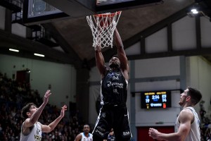 Vanoli in vantaggio per 35 minuti, la vince Trento sulla sirena con Ellis