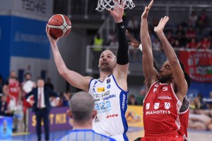 Della Valle e Bilan trascinano la Germani Brescia alla vittoria contro Reggio Emilia