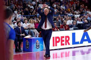 Neven Spahija: Abbiamo perso la faccia. Una vergogna. Ma nel finale c’era un antisportivo
