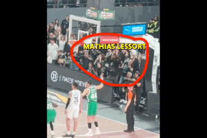 Mathias Lessort, altra scenetta. Cerca di distrarre Poirier in lunetta