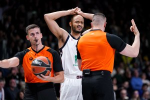Virtus Bologna-Olimpia Milano, infortunio per Shavon Shields