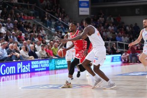 Openjobmetis Varese, si scalda la pista Derek Cooke Jr. per il centro?