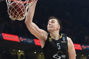 Balsa Koprivica firma con il Bahçeşehir Koleji
