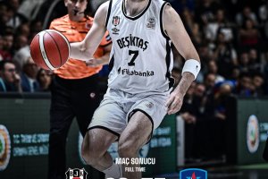Beşiktaş batte l’Efes di Luca Banchi in emergenza e vola in finale contro Fenerbahçe