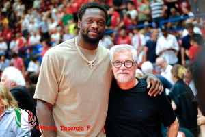 Minnesota Timberwolves, Julius Randle al Forum per Olimpia-Virtus