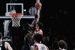 Virtus Bologna, la stoppata clamorosa di Momo Diouf su Leandro Bolmaro