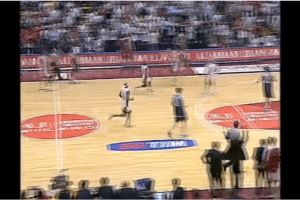 20 anni fa il canestro di Ruben Douglas per il secondo Scudetto della Fortitudo Bologna