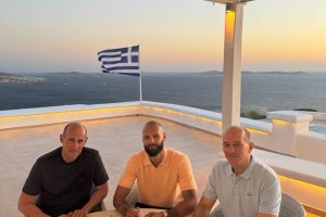 Evan Fournier signs multi-year extension with Olympiacos