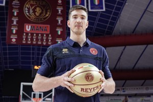 Stefan Nikolic signs with Umana Reyer Venezia