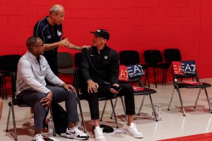 Olimpia Milano, visite speciali al primo giorno di allenamento: BJ Armstrong e Doug Christie