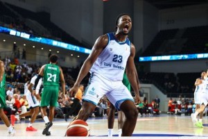 Aris BC signs a deal with the former Baskonia’s player Steven Enoch