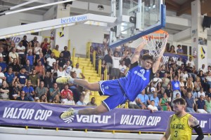 Bagno di folla ad Ostuni per la Valtur Brindisi: Patrioti Levice vince la prima Valtur Cup