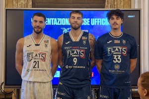 Presentate le nuove maglie della Flats Service Fortitudo Bologna