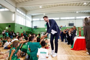 Grande festa nel Meet&Greet con Andrea Bargnani, Ambassador della Frecciarossa Supercoppa 2025
