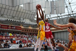 Supercoppa Serie A2 2025 | Allen trema dalla lunetta, Cividale batte Forlì e vola in finale