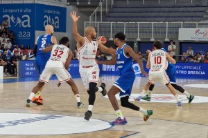 L’Olimpia Milano resiste al tentativo di rimonta di Brescia e vince il Trofeo Ferrari