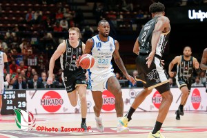 Brescia esce alla distanza, rimonta Trento e vince 88-75 per un posto in finale di Supercoppa