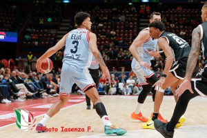 Ellis risponde ad Edwards, Milano vince all’overtime 93-86 la battaglia con la Virtus