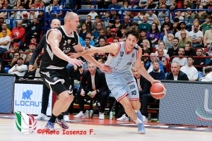 La Gazzetta dello Sport: L’Olimpia c’è. Ellis e Shields, la Virtus cede. Milano vince il primo duell