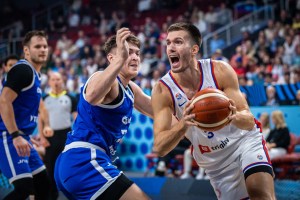 Serbia crush Czechia 82-60 but injury scare for Micić
