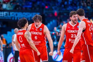 Turchia squadra in missione, spazzata via la Grecia 94-68 e conquistata la finale