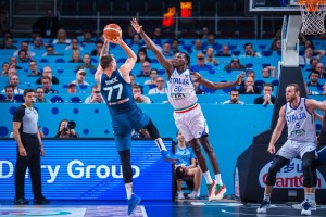 Luka Doncic with 42pts leads Slovenia in 84-77 win vs Italy to reach the EuroBasket quarter-finals